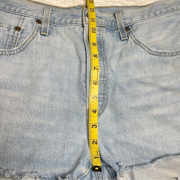 Levi’s 501 Shorts High Waist Raw Hem Faded Blue Size 32 100% Cotton Button Fly - Picture 13 of 16